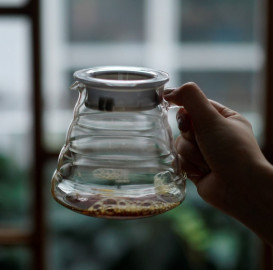 اناء تقديم القهوة (V60 رينج) من الزجاج من هاريو – 600 ملل 2